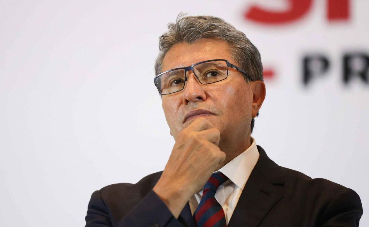 Ricardo Monreal recomendó al INE no acatar la suspensión promovida por un juez.