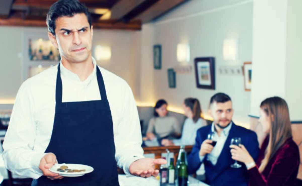 La Profeco considera que la propina no representa un cargo obligatorio.