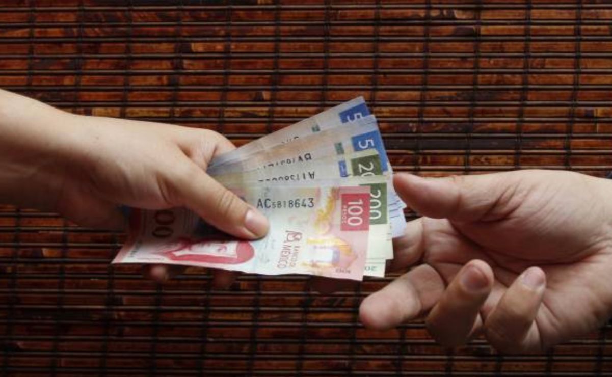 La Ley establece que aquellos trabajadores que acudan a laborar el martes 1 de octubre serán recompensados.