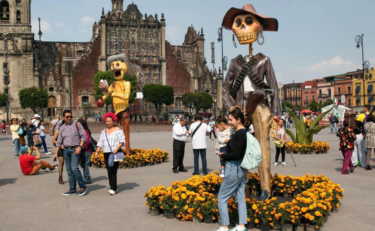 Algunos mexicanos tendrán la responsabilidad de acudir a trabajar con normalidad en Día de Muertos.