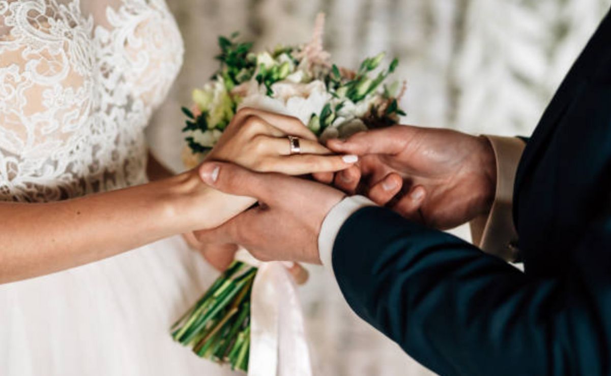 La celebración del Día del Amor y la Amistad podría ser un pretexto perfecto para contraer matrimonio.