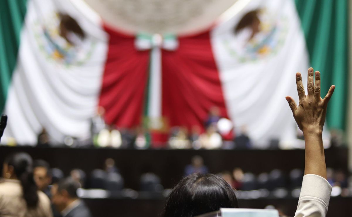 La Ley Orgánica del Congreso General establece que la Mesa Directiva se compone por distintos cargos.