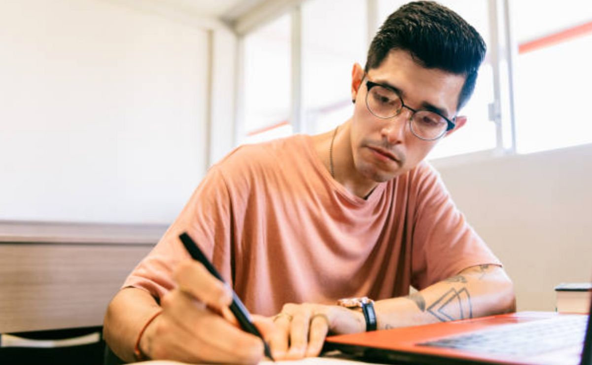 El servicio social representa un vínculo entre los estudiantes y la sociedad.