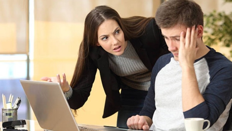 La legislación mexicana contempla diferentes tipos de sanciones cuando se demuestra un caso de acoso laboral.