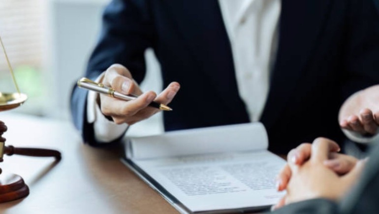 Un testamento puede declararse inválido si carece de claridad en su redacción o si se realizó sin cumplir las formalidades que marca la norma.