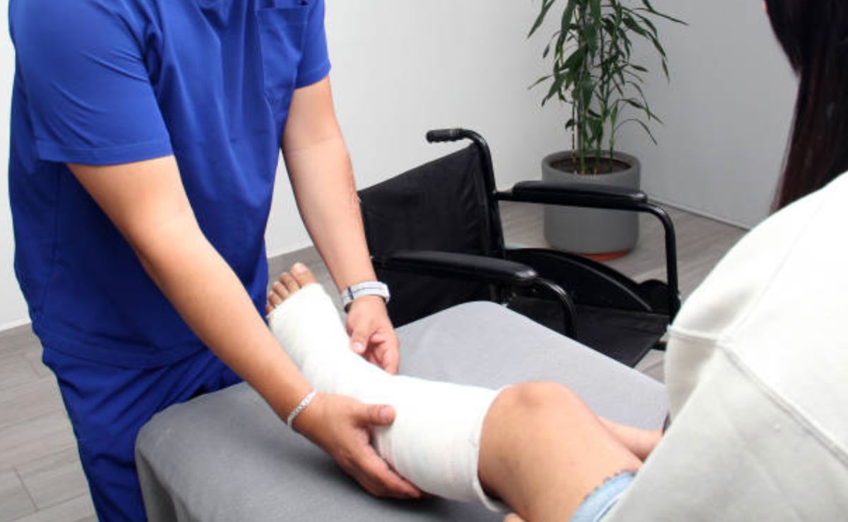 La Ley Federal del Trabajo (LFT) establece que los trabajadores tienen derecho a no asistir a sus labores cuando exista una incapacidad.