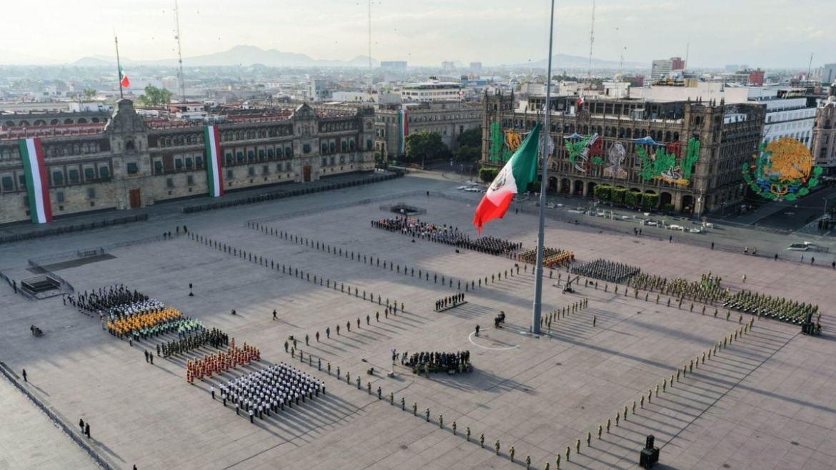 El acto no es meramente protocolario. Tiene sustento en la Ley sobre el Escudo, la Bandera y el Himno Nacionales.