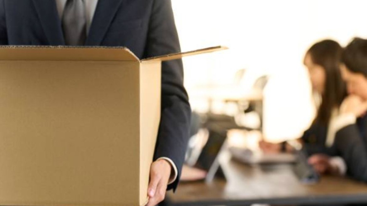 La ley no impone un plazo mínimo de aviso previo al patrón.