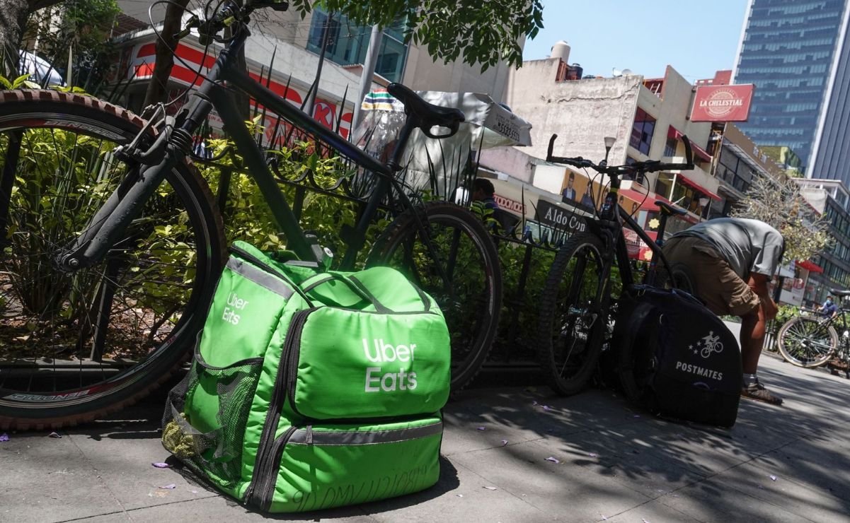 El engaño comienza cuando un supuesto repartidor llega a un domicilio simulando llevar un paquete.