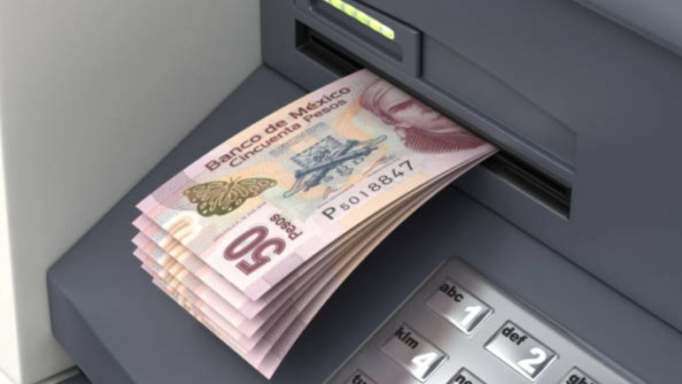 El diputado Ricardo Monreal ha presentado una propuesta de justicia financiera.