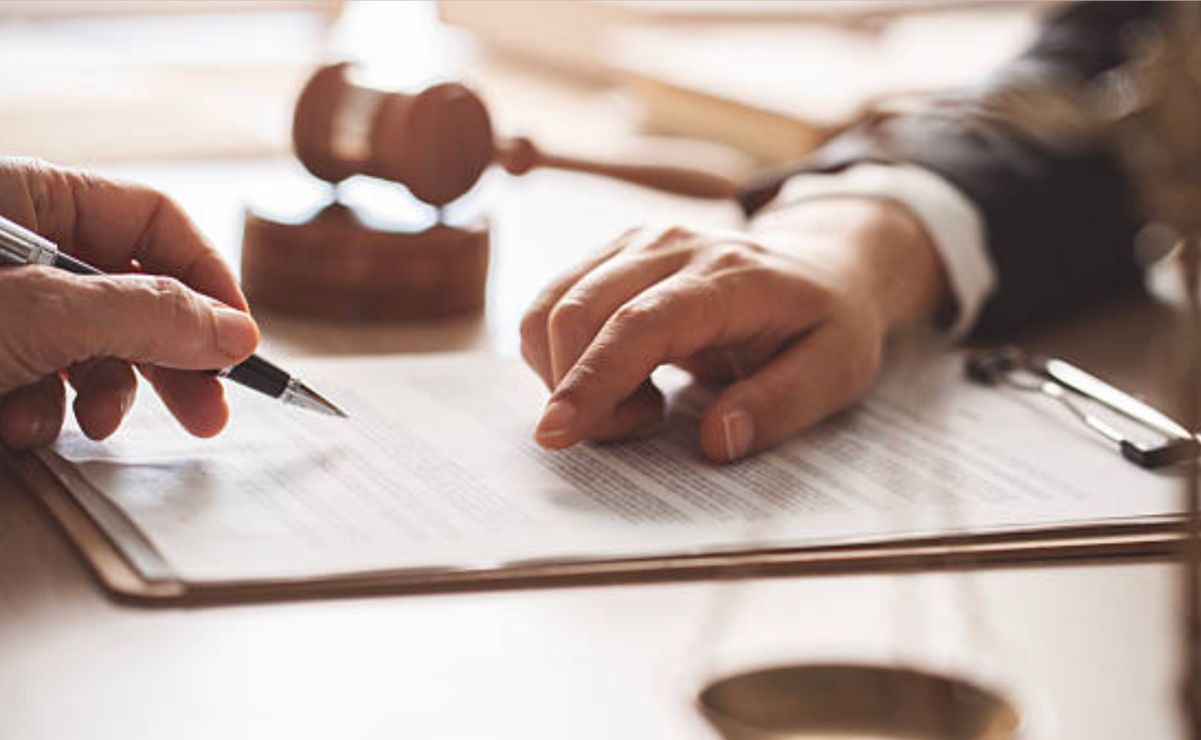 Contar con un testamento no solo protege el patrimonio familiar, sino que también evita juicios.