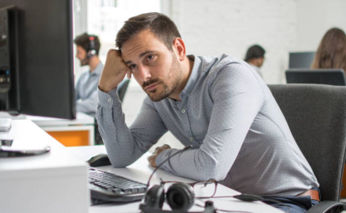 Un contrato por honorarios se establece cuando una persona física presta servicios profesionales de manera independiente.