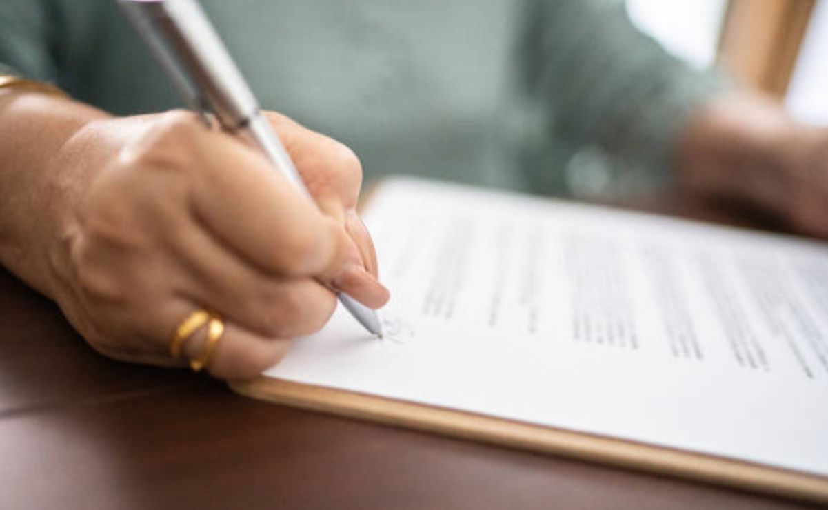 El Código Civil Federal define el testamento como el acto jurídico mediante el cual una persona dispone de sus bienes y derechos para después de su muerte.