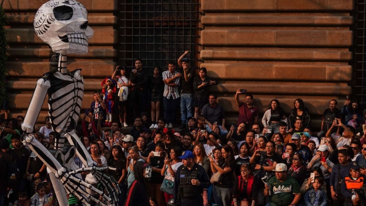 El Desfile del Día de Muertos en la Ciudad de México se ha convertido en uno de los eventos culturales más esperados del año.