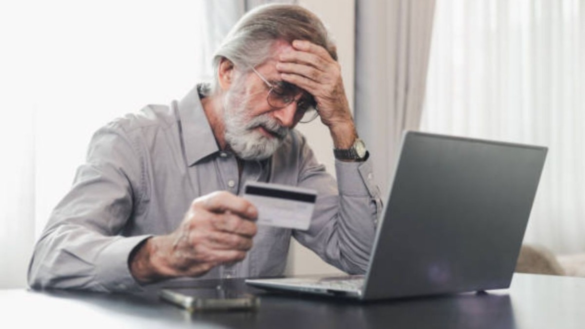 Si una persona deja de pagar una tarjeta de crédito, un préstamo bancario, una tanda o una deuda comercial entre particulares, no puede ser encarcelada.