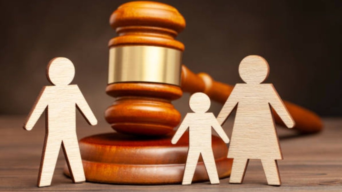 El marco legal establece que, en cualquier proceso de separación, debe prevalecer el interés superior de la niñez.