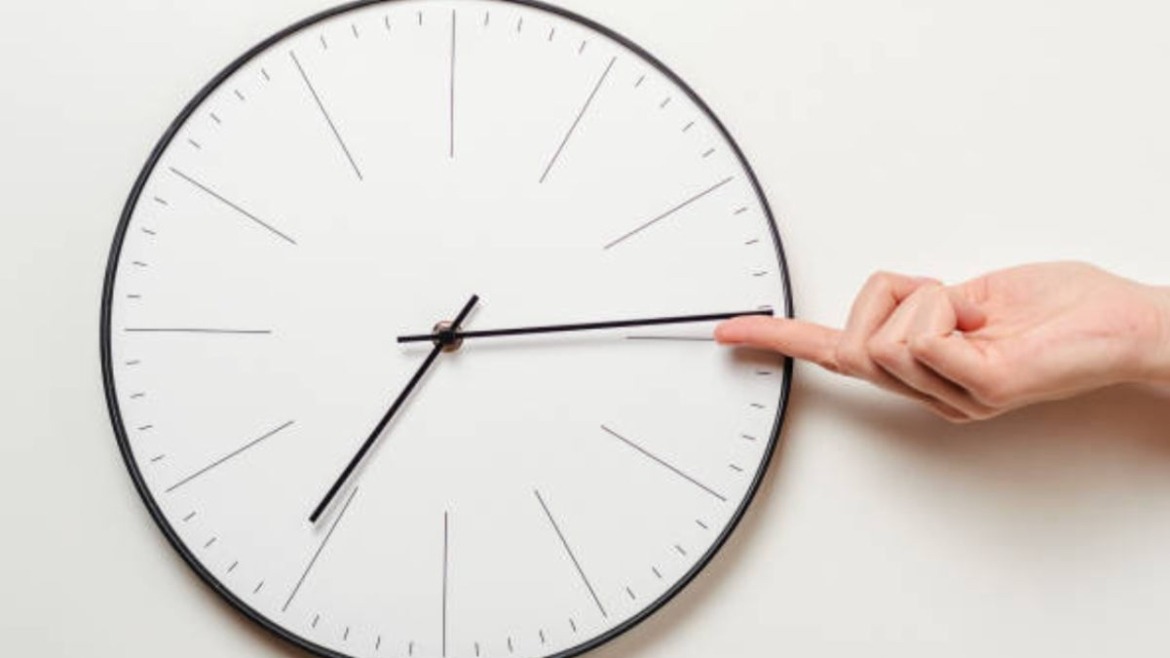 La Secretaría de Energía explicó que mantener el ajuste horario en la frontera responde a razones económicas y logísticas.