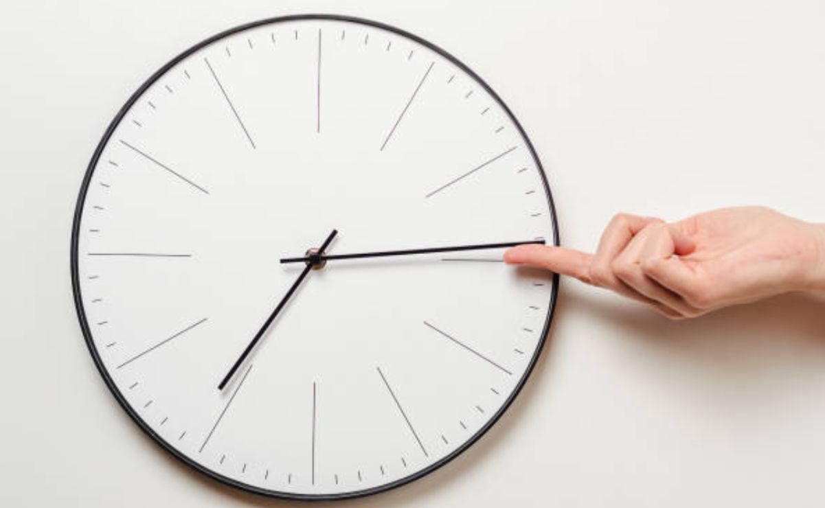 La Secretaría de Energía explicó que mantener el ajuste horario en la frontera responde a razones económicas y logísticas.