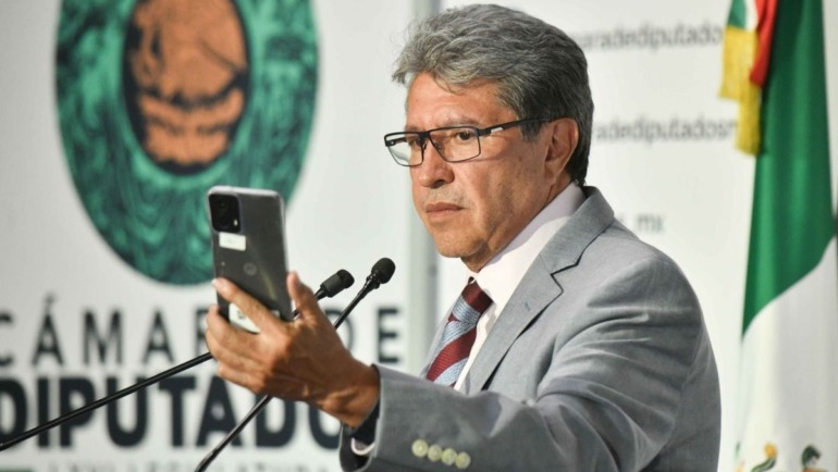 El rechazo de Monreal sepulta prácticamente su viabilidad, ya que el morenista funge como una de las voces más influyentes.