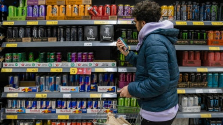 La reforma precisa que las bebidas energéticas son aquellas no alcohólicas que incluyen ingredientes como cafeína.