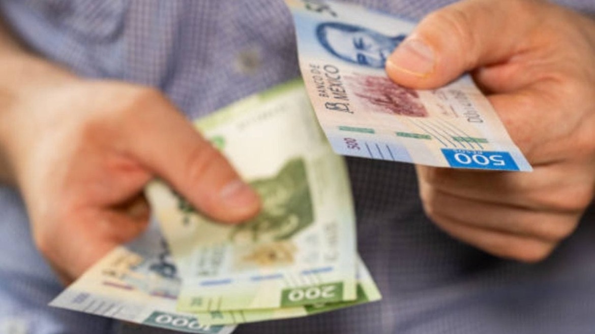 Nos referimos a los burócratas, es decir los empleados del sector público son quienes recibirán esta prestación de forma anticipada.