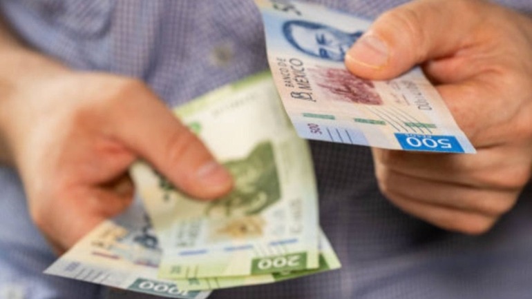 Nos referimos a los burócratas, es decir los empleados del sector público son quienes recibirán esta prestación de forma anticipada.