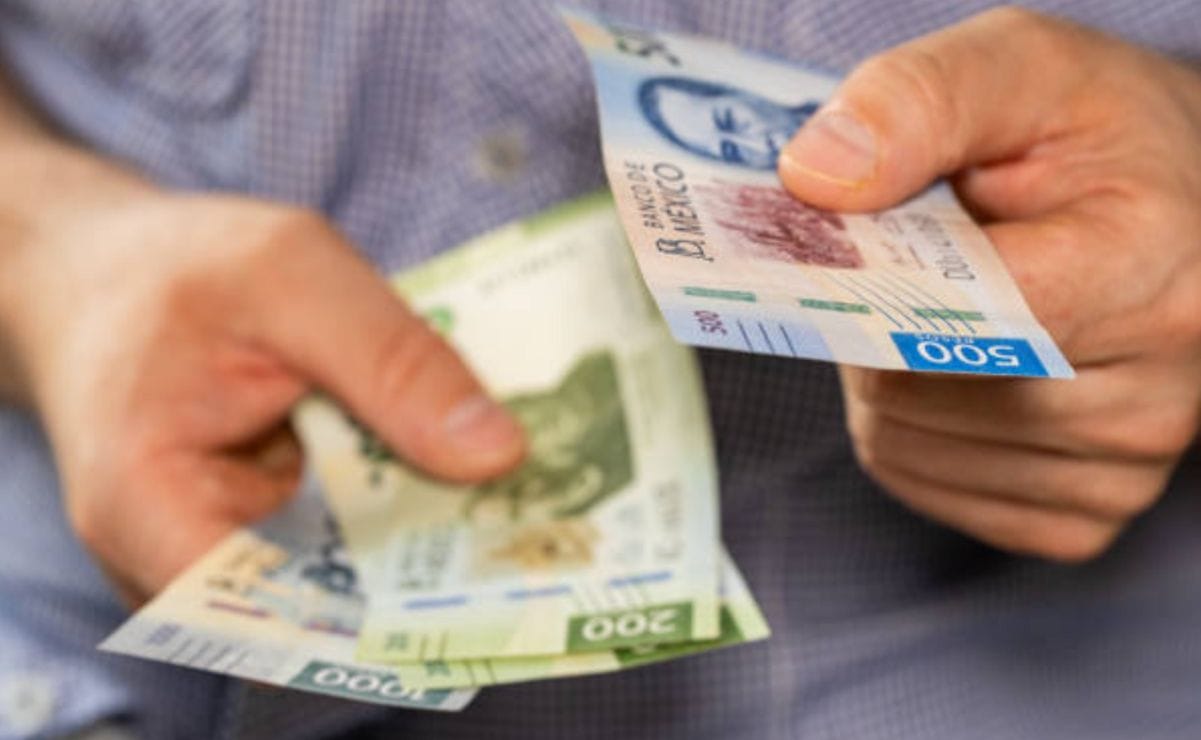 Nos referimos a los burócratas, es decir los empleados del sector público son quienes recibirán esta prestación de forma anticipada.