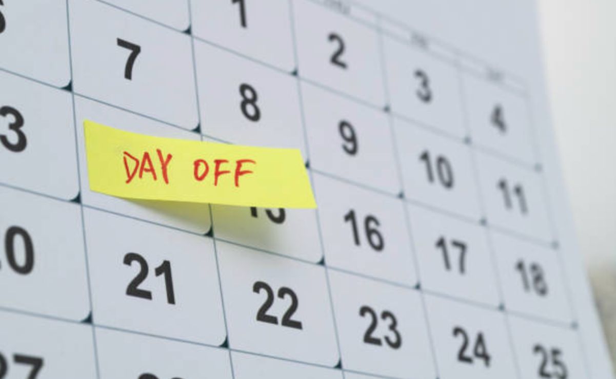 El calendario laboral de 2025 está por llegar a su fin.