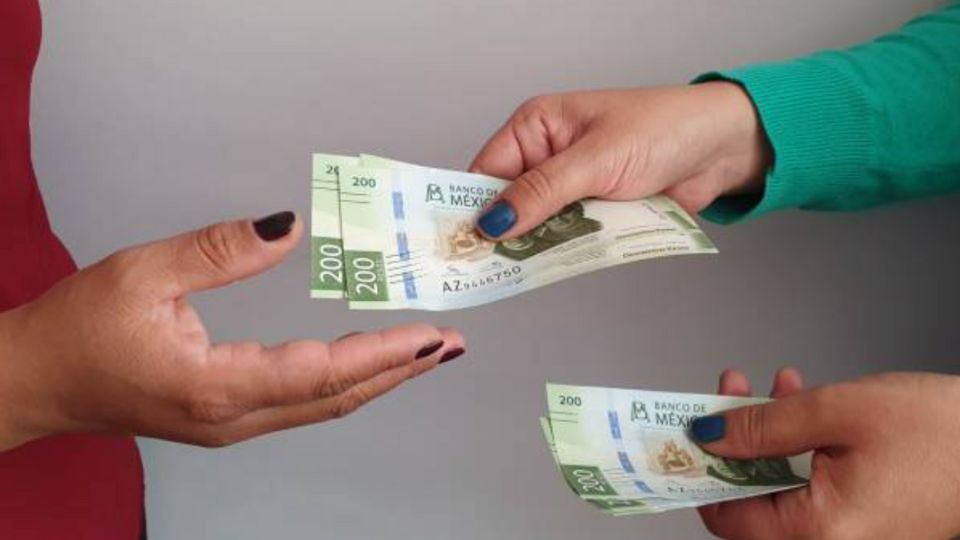 El juez puede ordenar al patrón que descuente directamente el porcentaje correspondiente del salario y del aguinaldo.