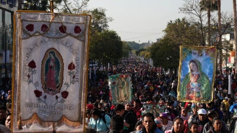 El 12 de diciembre no aparece entre los días de descanso obligatorio establecidos en la Ley Federal del Trabajo.