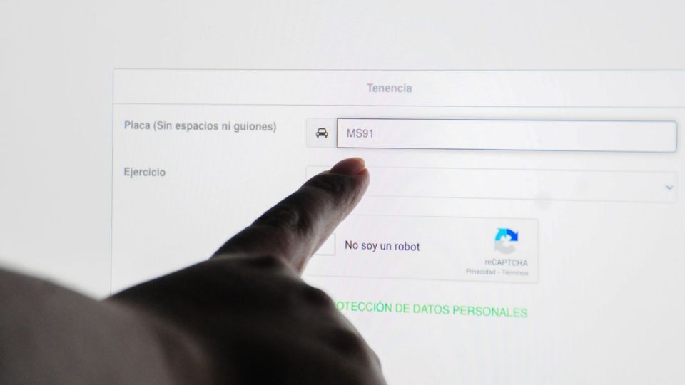 La tenencia podría generar una recaudación anual aproximada de 42 mil a 76 mil millones de pesos.